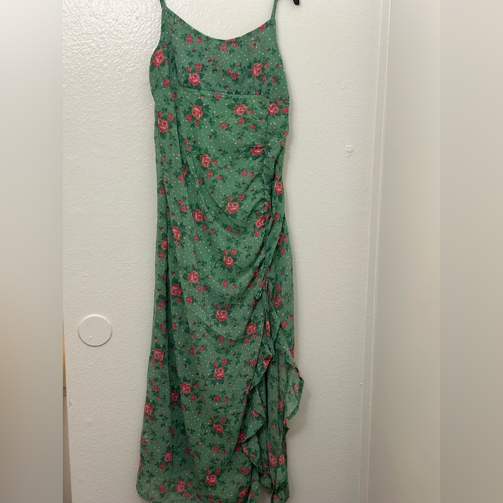 Cute green dress with roses